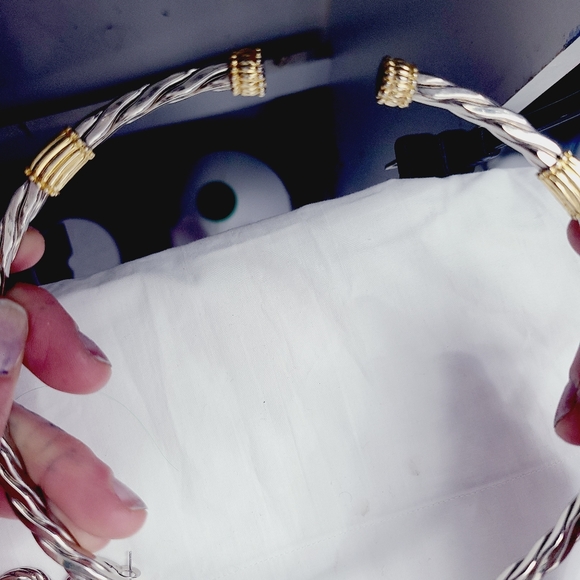 Two tone cuff necklace and earing set - Picture 4 of 8